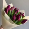 Букет из 19 фиолетовых тюльпанов